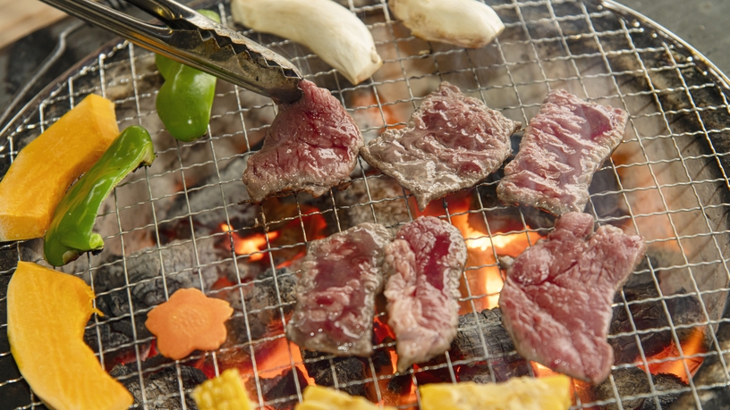 【山小屋BBQ棟◆確約】本格派にお勧め！地元産宍粟牛2種食べ比べ！炭火焼BBQグルメプラン＜2食付＞