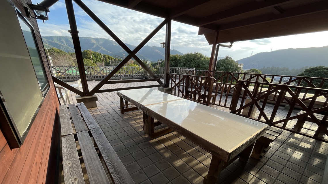 *【館内】クラブハウスの広々コテージはプライベート感も！