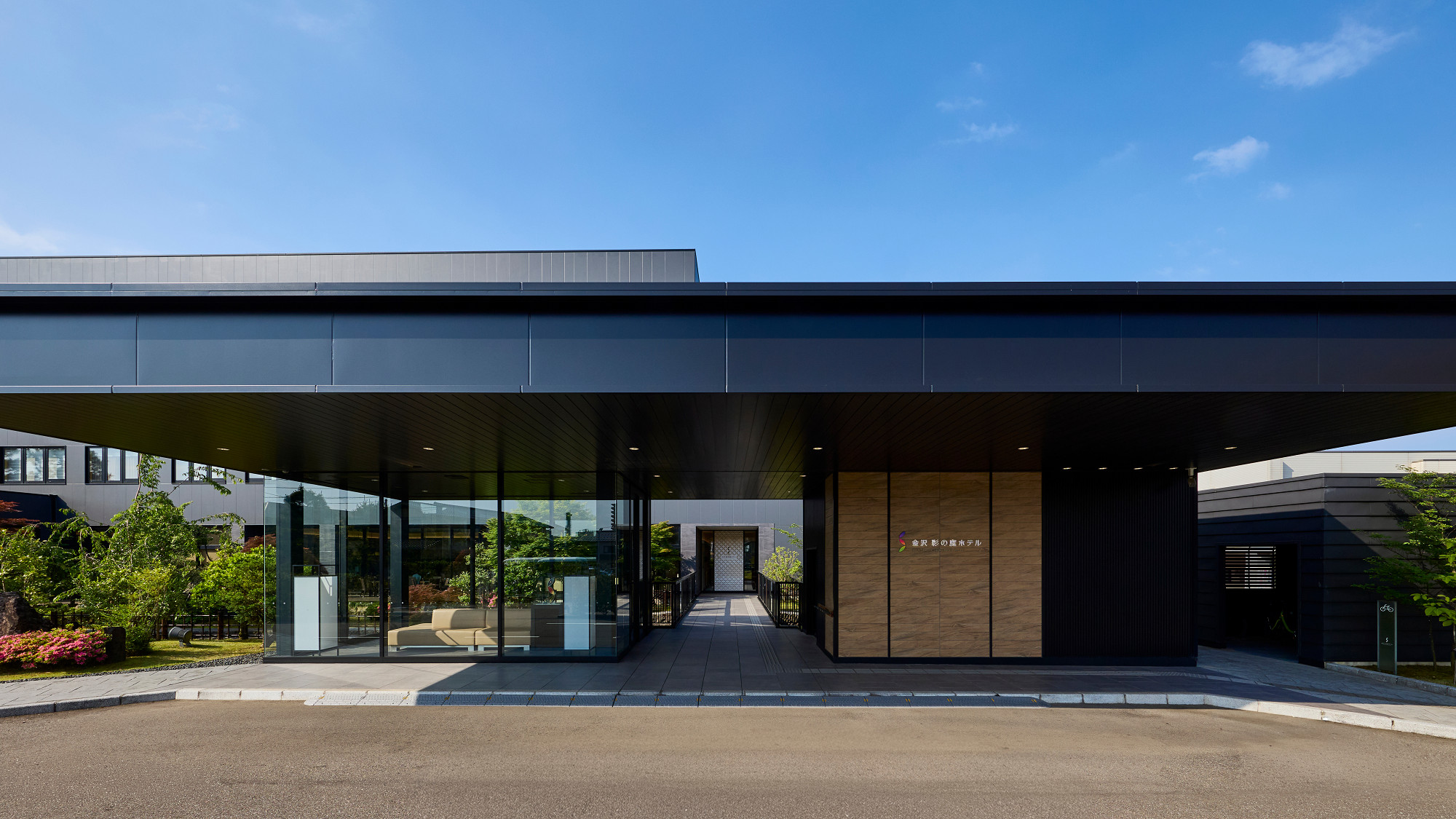 非日常空間へと誘うエントランスでお迎え。