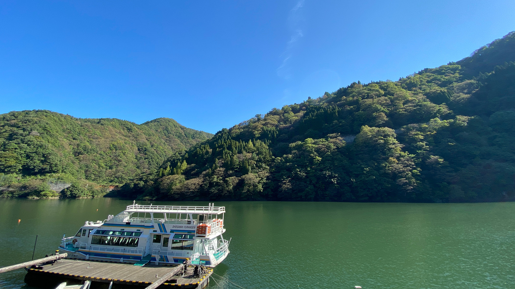 ラグジュアリーバスで巡る「懐かしき原風景五箇山ツアー」　庄川遊覧船。