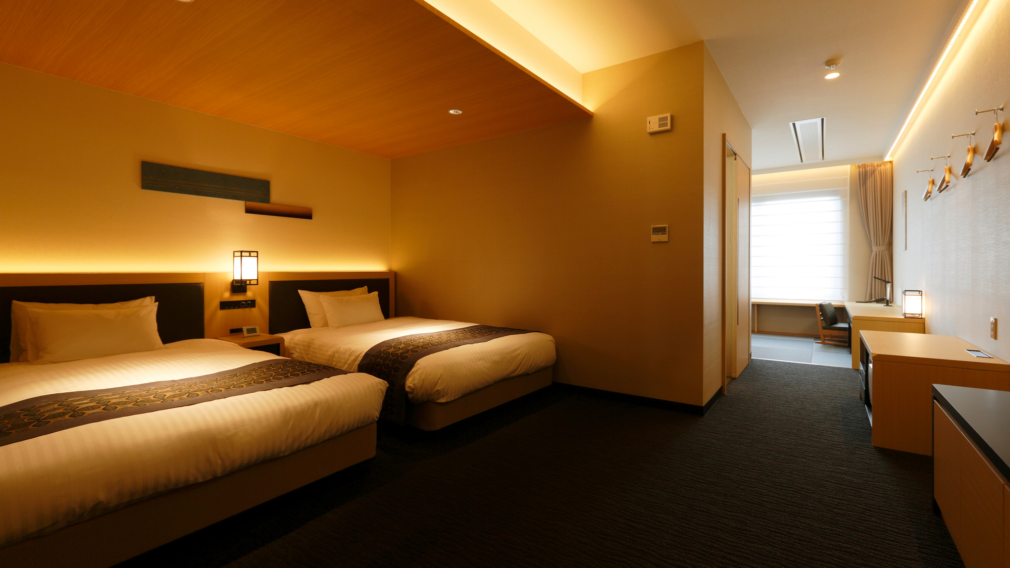 広さ45㎡の和洋室。リビングとベッドルームが分かれたセパレートデラックス。