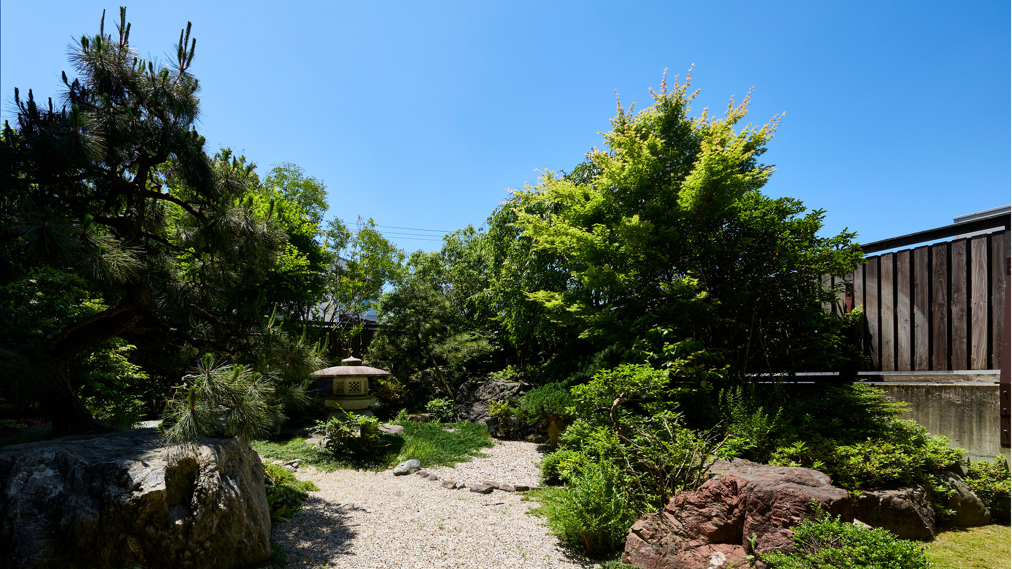 非日常的な時間が流れる四つの庭園。