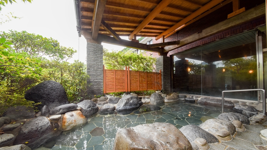 *【露天風呂】下呂温泉の名湯を、開放感ある露天風呂でお楽しみください