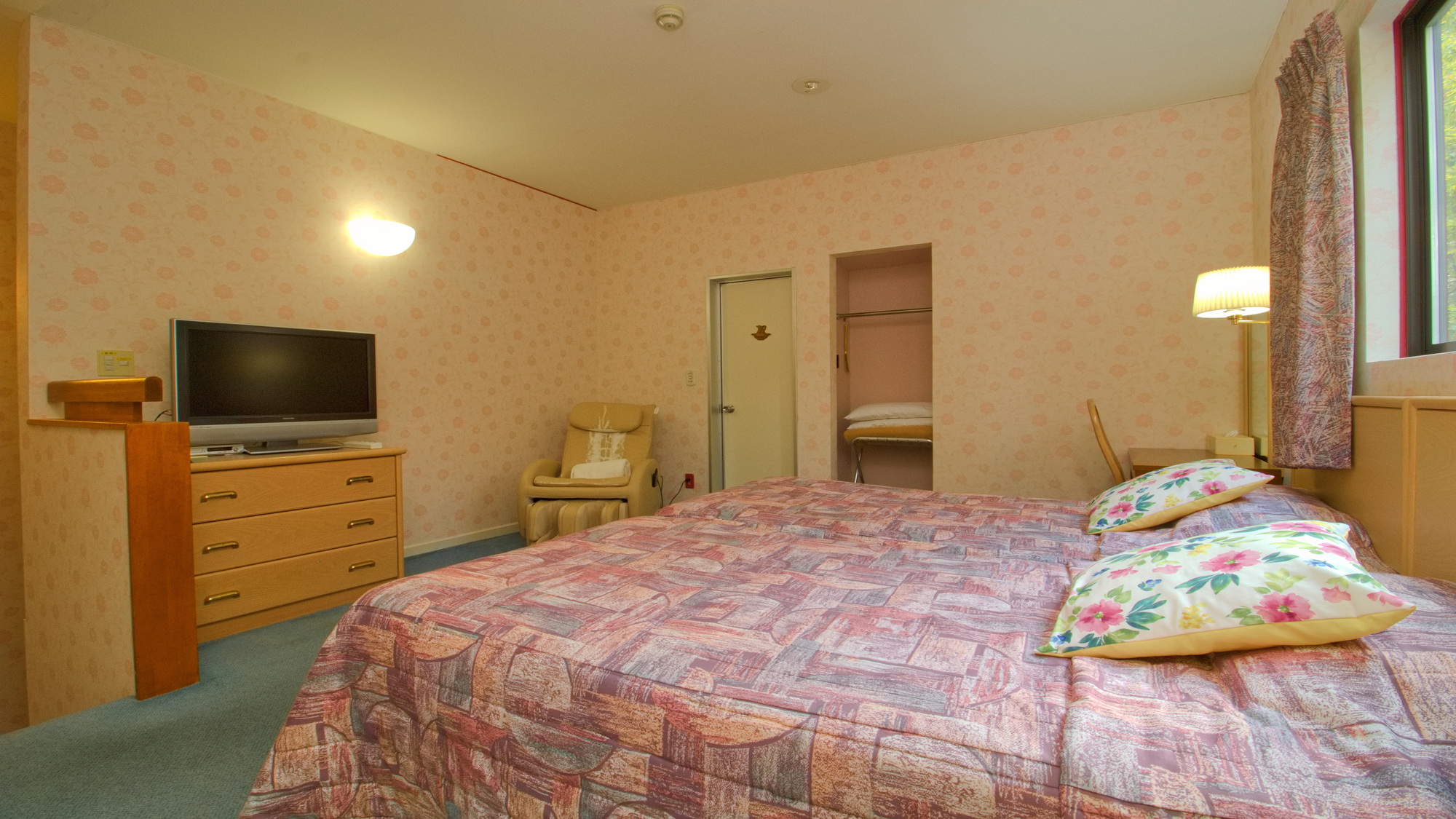 １Ｆはツインベッド+２Ｆはトリプルベッドのお部屋です