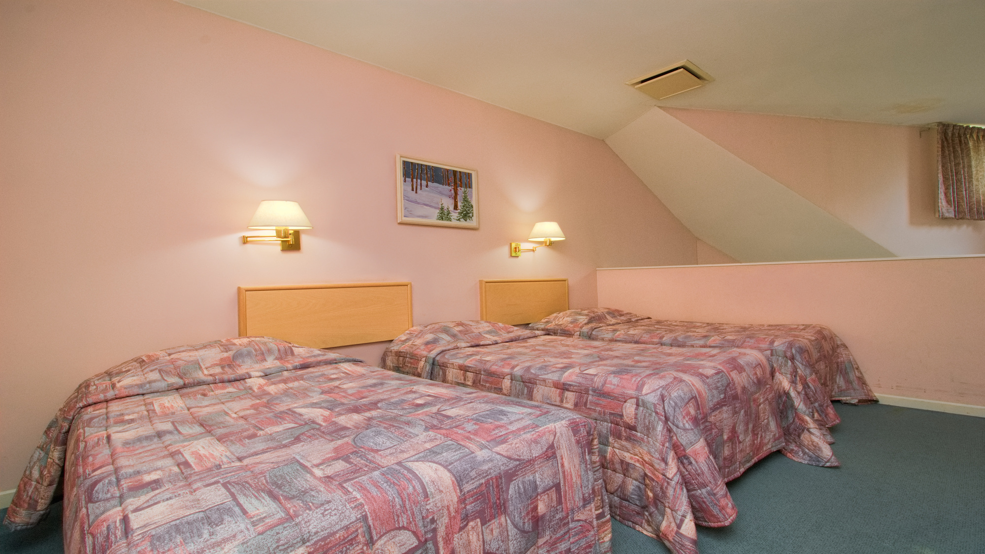 ２Fはトリプルベッドを備えております