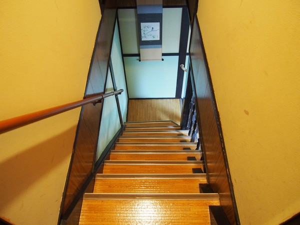 2階へつづく階段