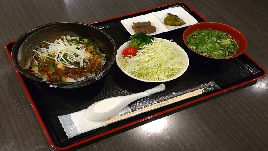 四川麻婆豆腐丼＆サラダ