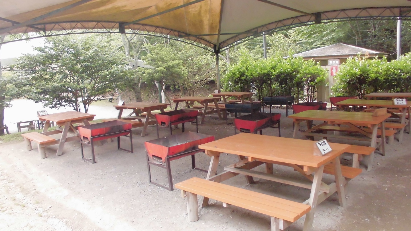 【日帰り昼食BBQ】最大6時間＆手ぶらでOK！屋根付テーブルで安心！海山楽しめる大満足BBQ♪