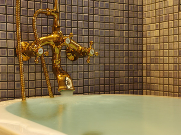 Separate bath