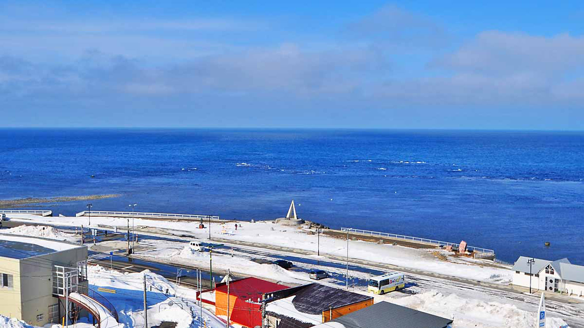 【宗谷岬】遠くにサハリンの島影を望むこともできます。