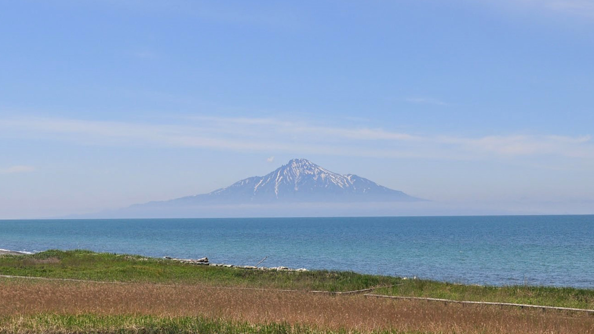 【利尻島】利尻富士が聳え立ちます♪