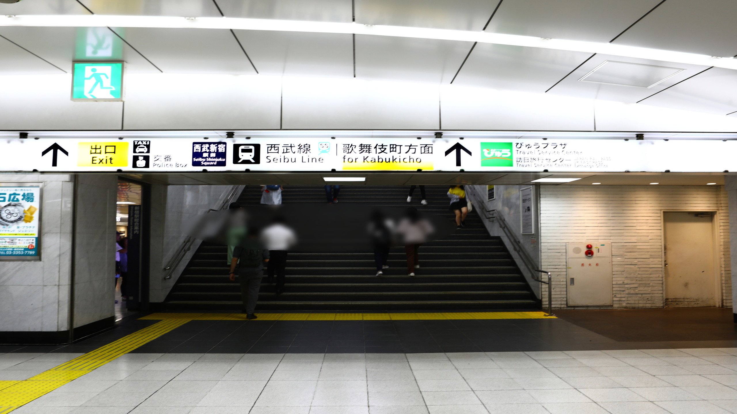 新宿駅からのアクセス（歌舞伎町方面から地上へ）