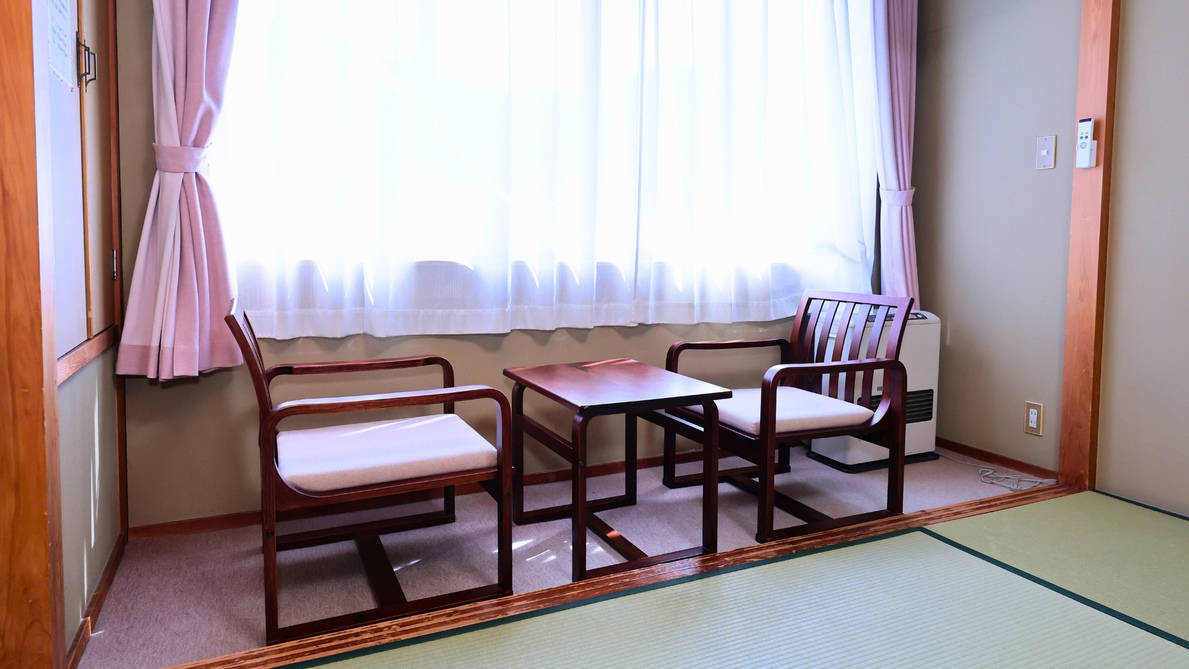 和室8畳 ベッド（定員4名まで）バス・トイレ共同