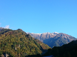 雪と紅葉