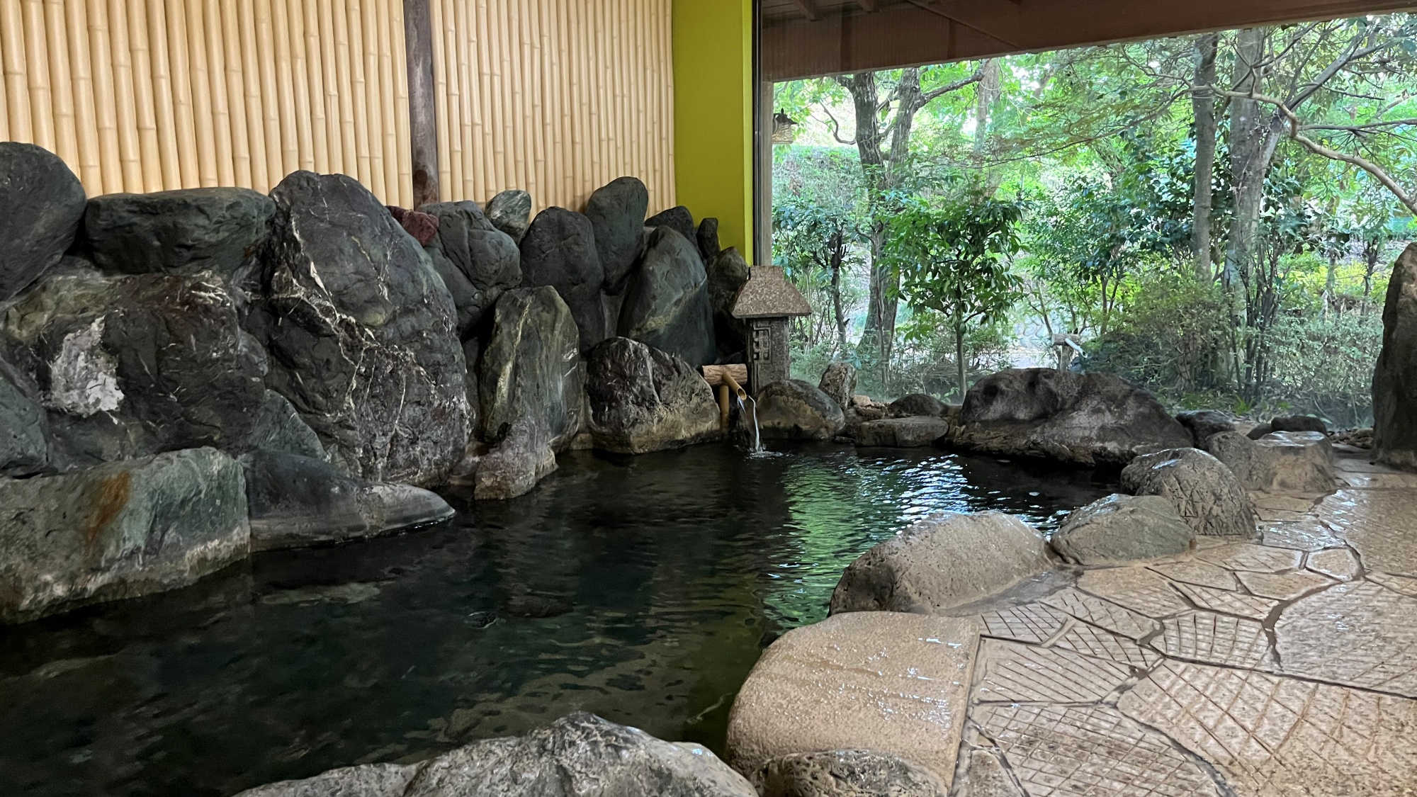 *大浴場一例/とろっ、ぬるっ岩風呂の温泉