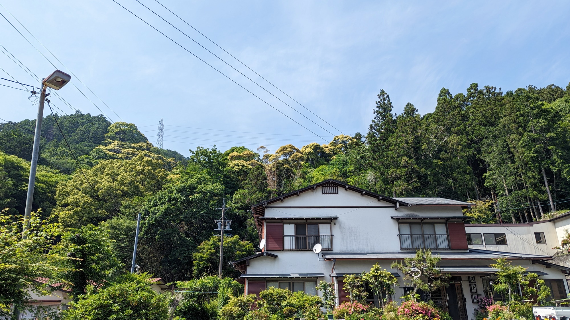 *掛川の喧騒を離れた、静かな場所に当館はございます。最寄りのコンビニは車で5分程です。