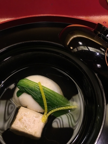 絶妙なお味の素晴らしい 京料理のお椀もの。藤やさんにて。