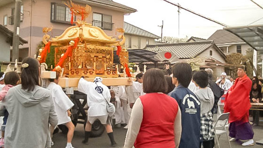 ・地元のお祭りでは迫力満点の御神輿も見れます