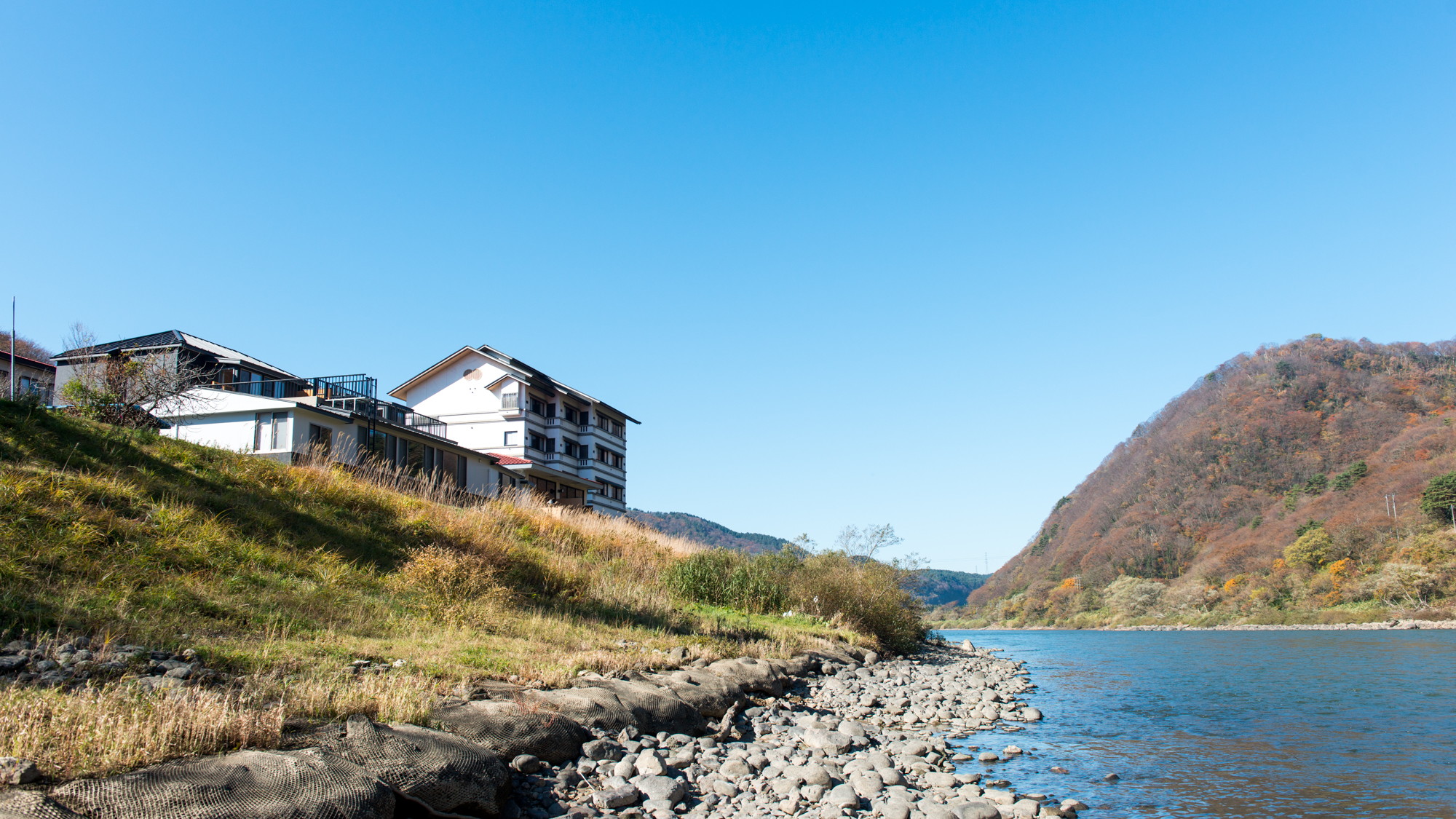 全ての窓から最上川を望む和モダン旅館　紅〜BENI〜