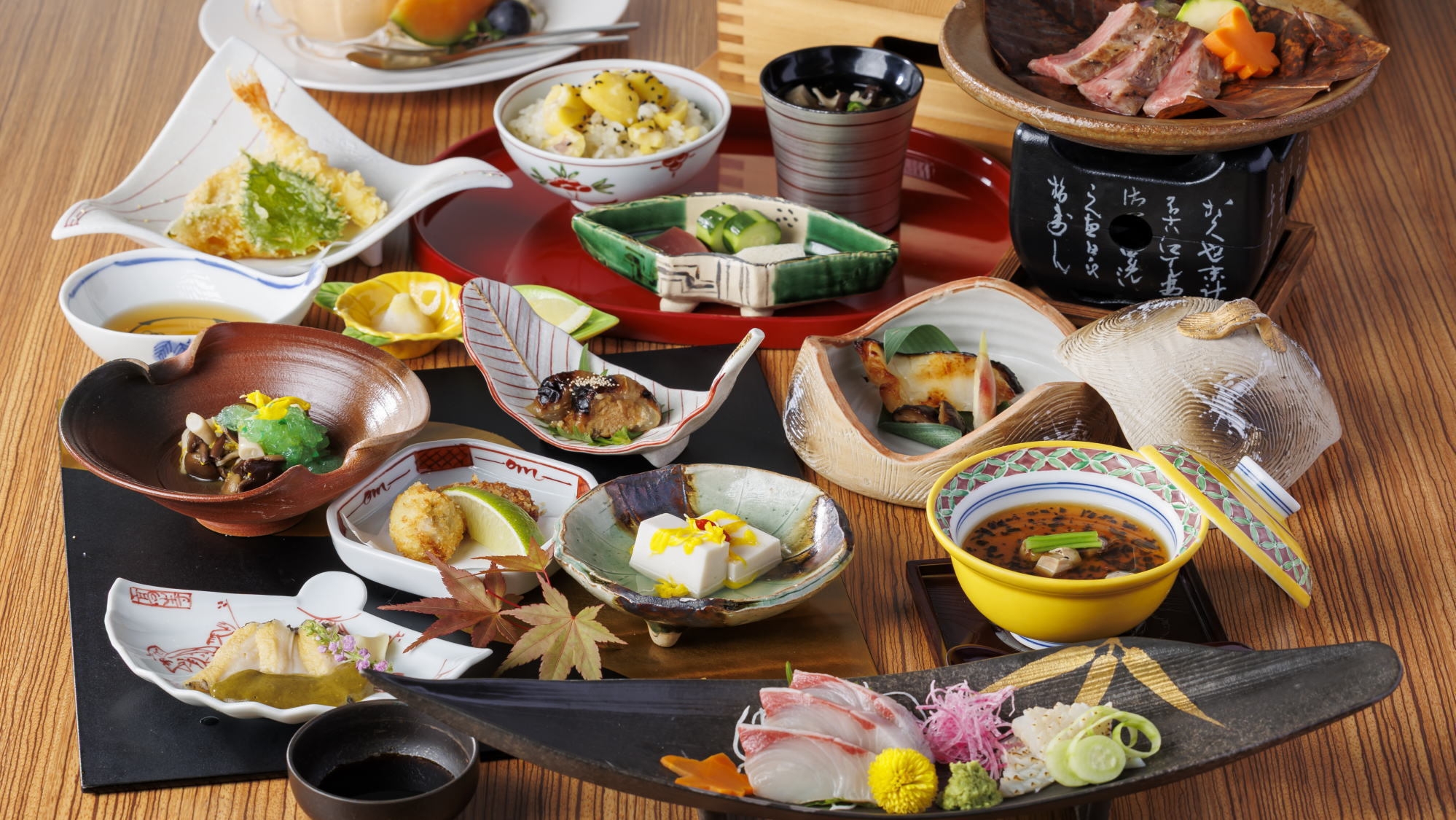 【露天風呂付き客室”別邸四季彩”】＜ご夕食時間：17:30〜19:00＞ご夕食は季節の特選創作会席
