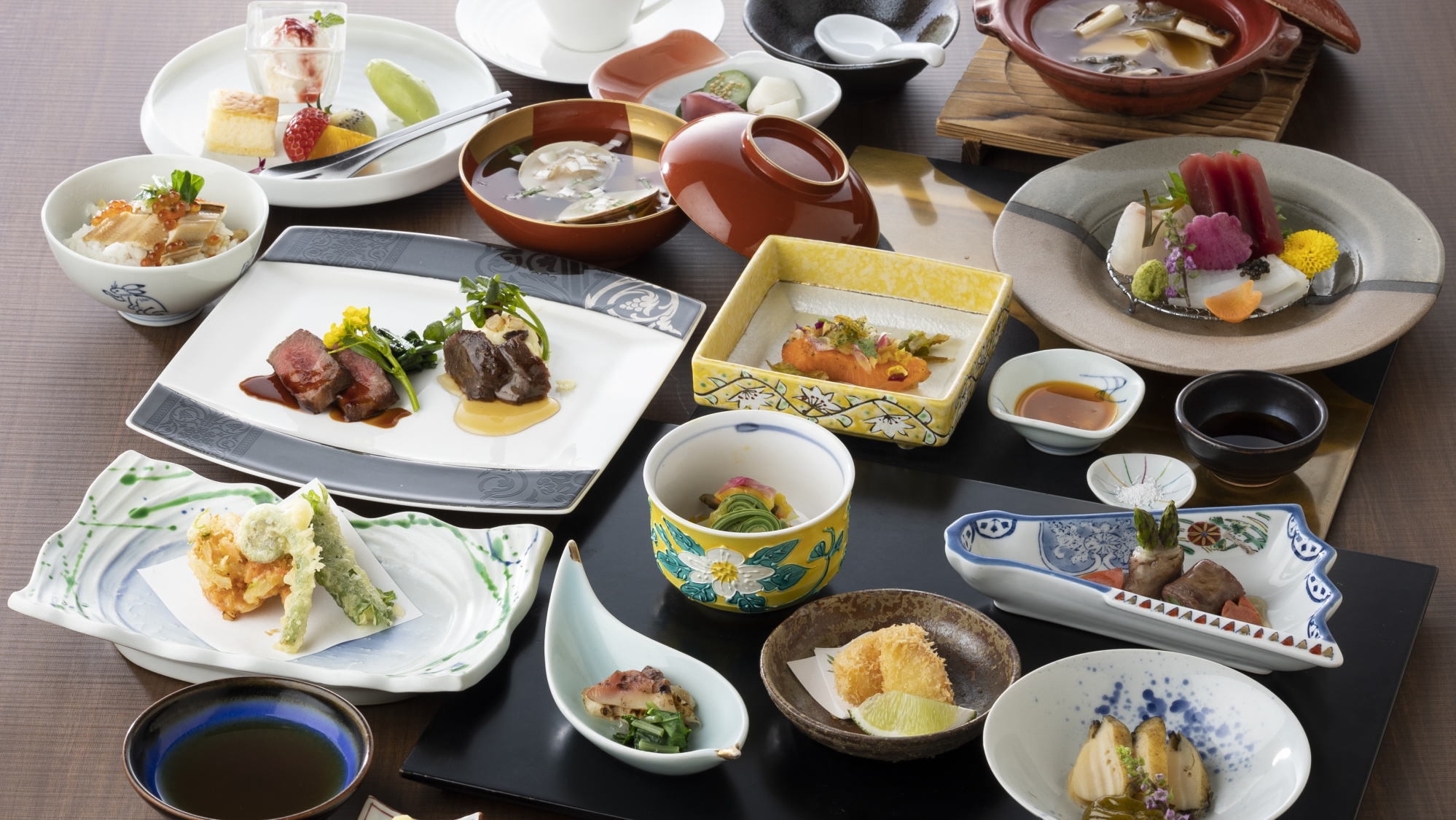 【露天風呂付き客室”別邸四季彩”】＜ご夕食時間：17:30〜19:00＞ご夕食は季節の特選創作会席