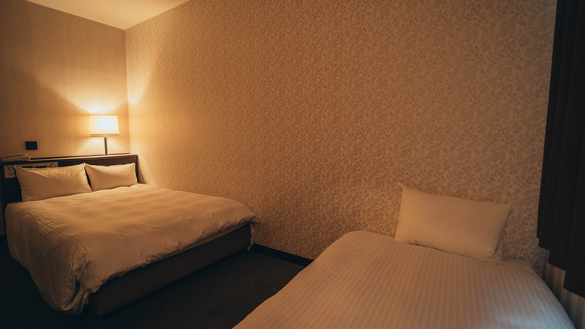 エコノミーツインルーム【セミダブルベッド130cm・シングルベッド100cm】