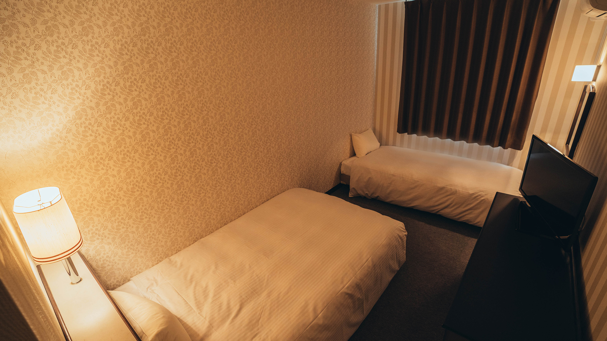 エコノミーツインルーム【セミダブルベッド130cm・シングルベッド100cm】