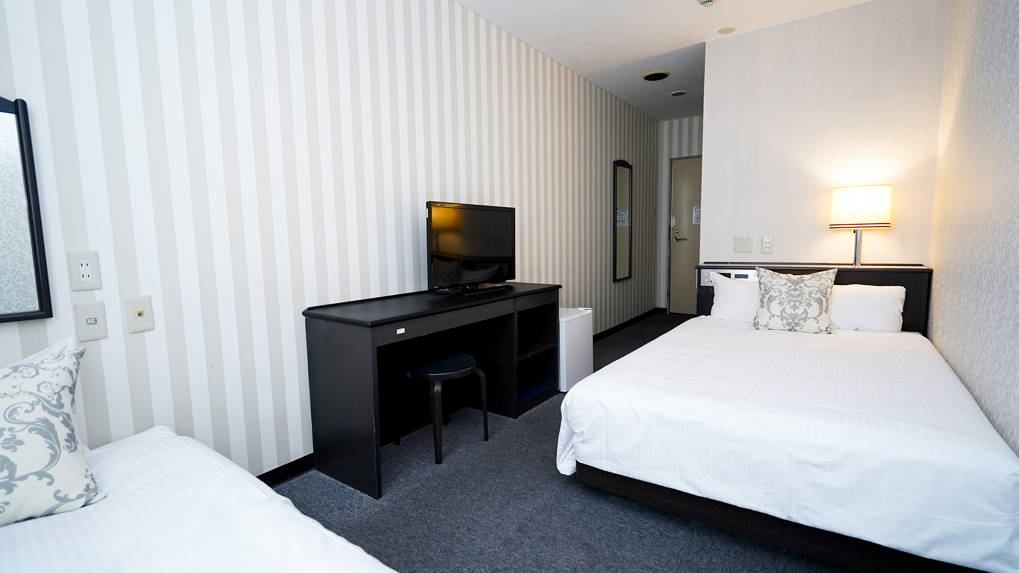 エコノミーツインルーム【セミダブルベッド130cm・シングルベッド100cm】