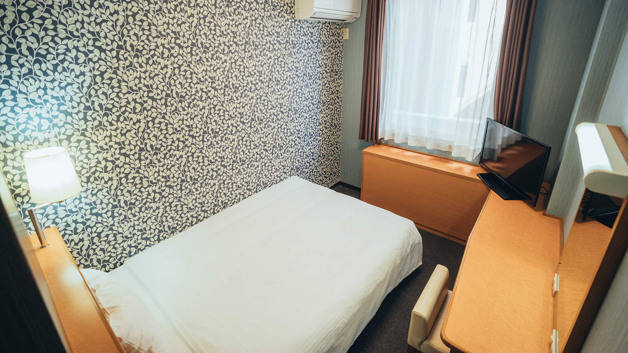 スタンダードシングルルーム【セミダブルベッド130cm】