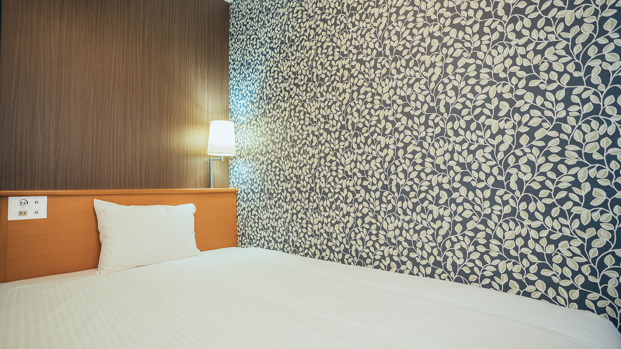 スタンダードシングルルーム【セミダブルベッド130cm】