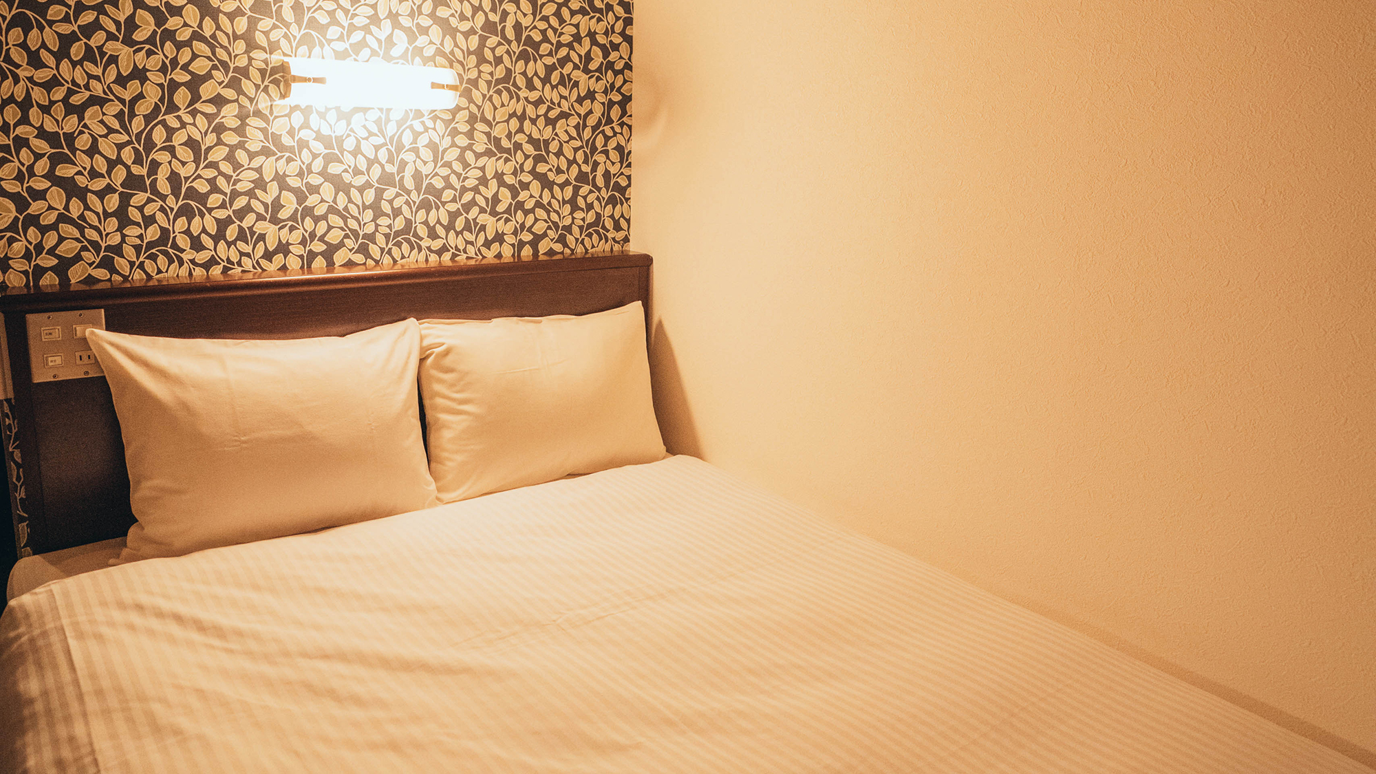 エコノミーセミダブルルーム【セミダブルベッド130cm】