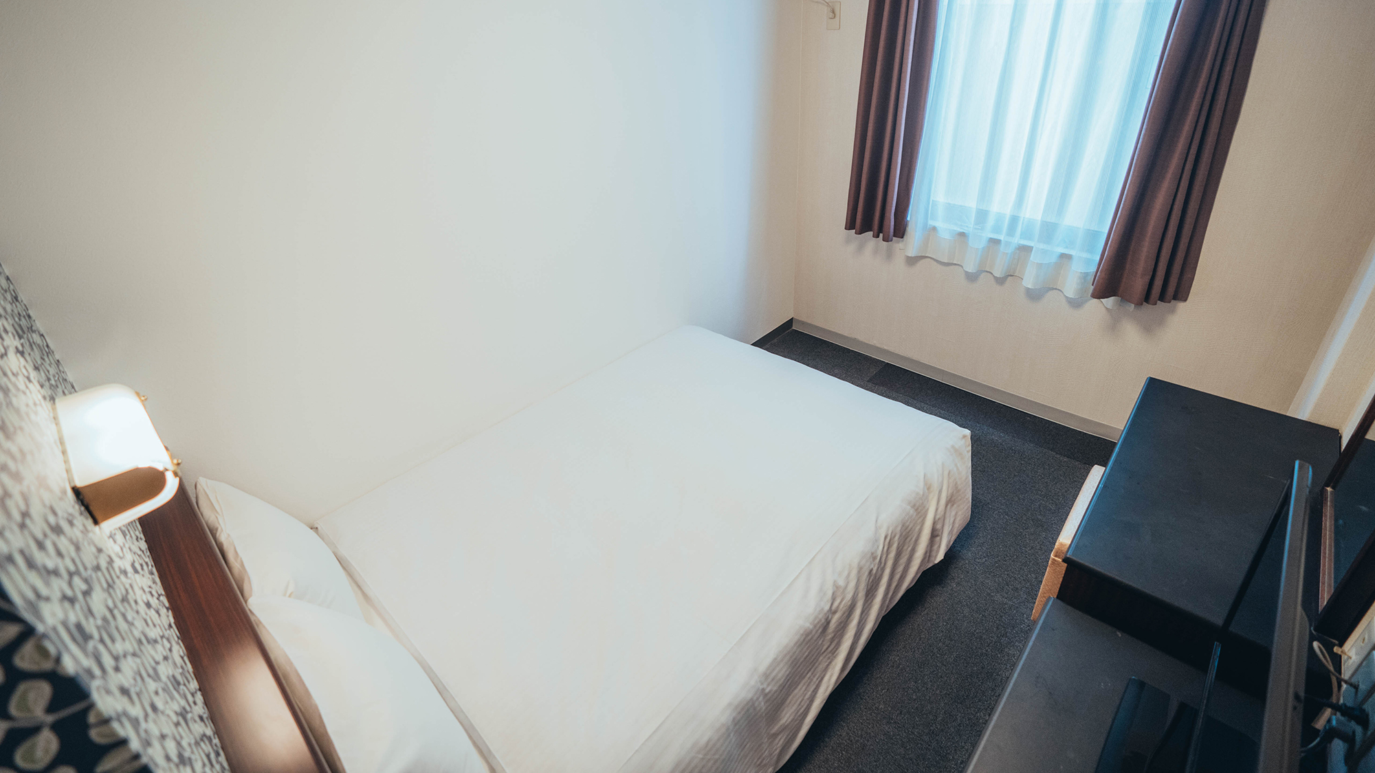 エコノミーセミダブルルーム【セミダブルベッド130cm】