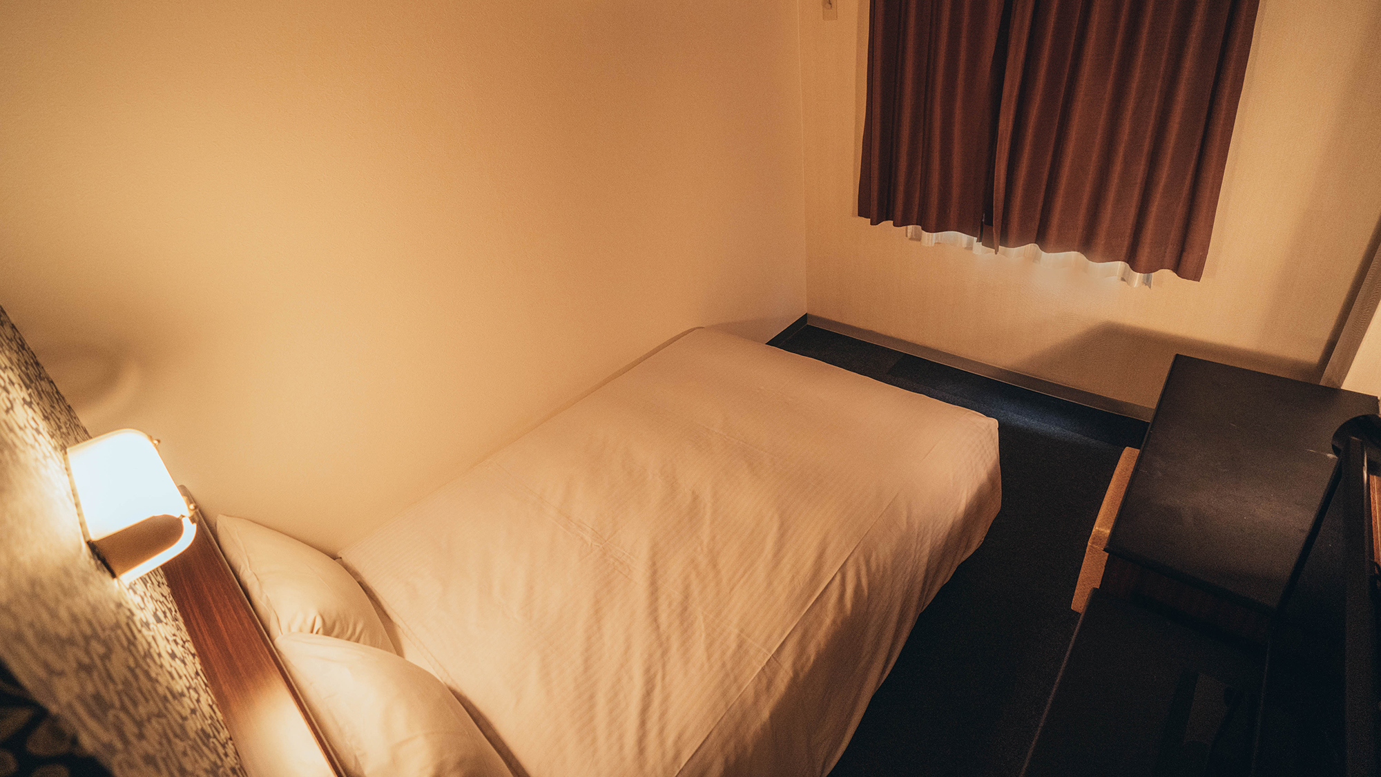 エコノミーセミダブルルーム【セミダブルベッド130cm】