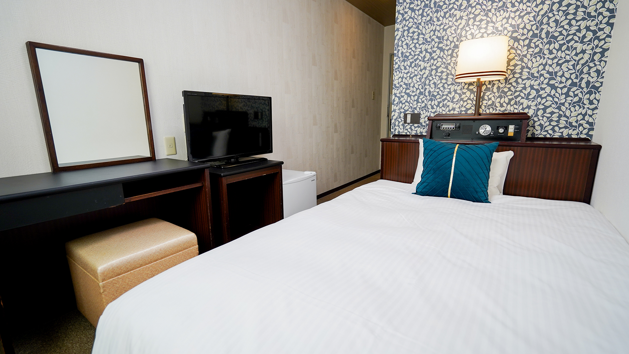 エコノミーシングルルーム【セミダブルベッド130cm】