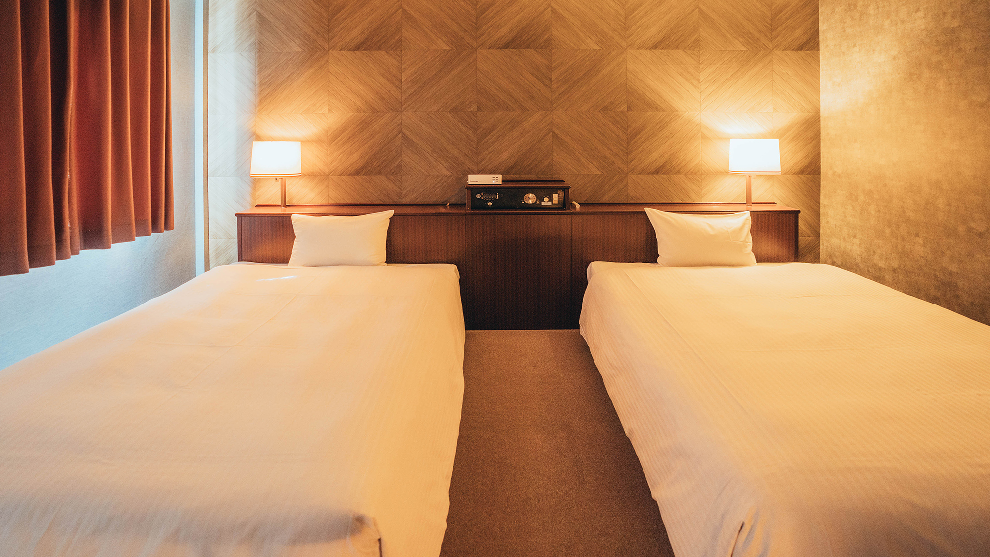 デラックスツインルーム【セミダブルベッド120cm&times;2台】