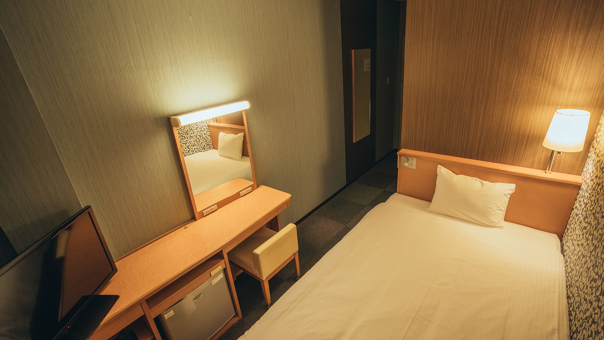 スタンダードシングルルーム【セミダブルベッド130cm】