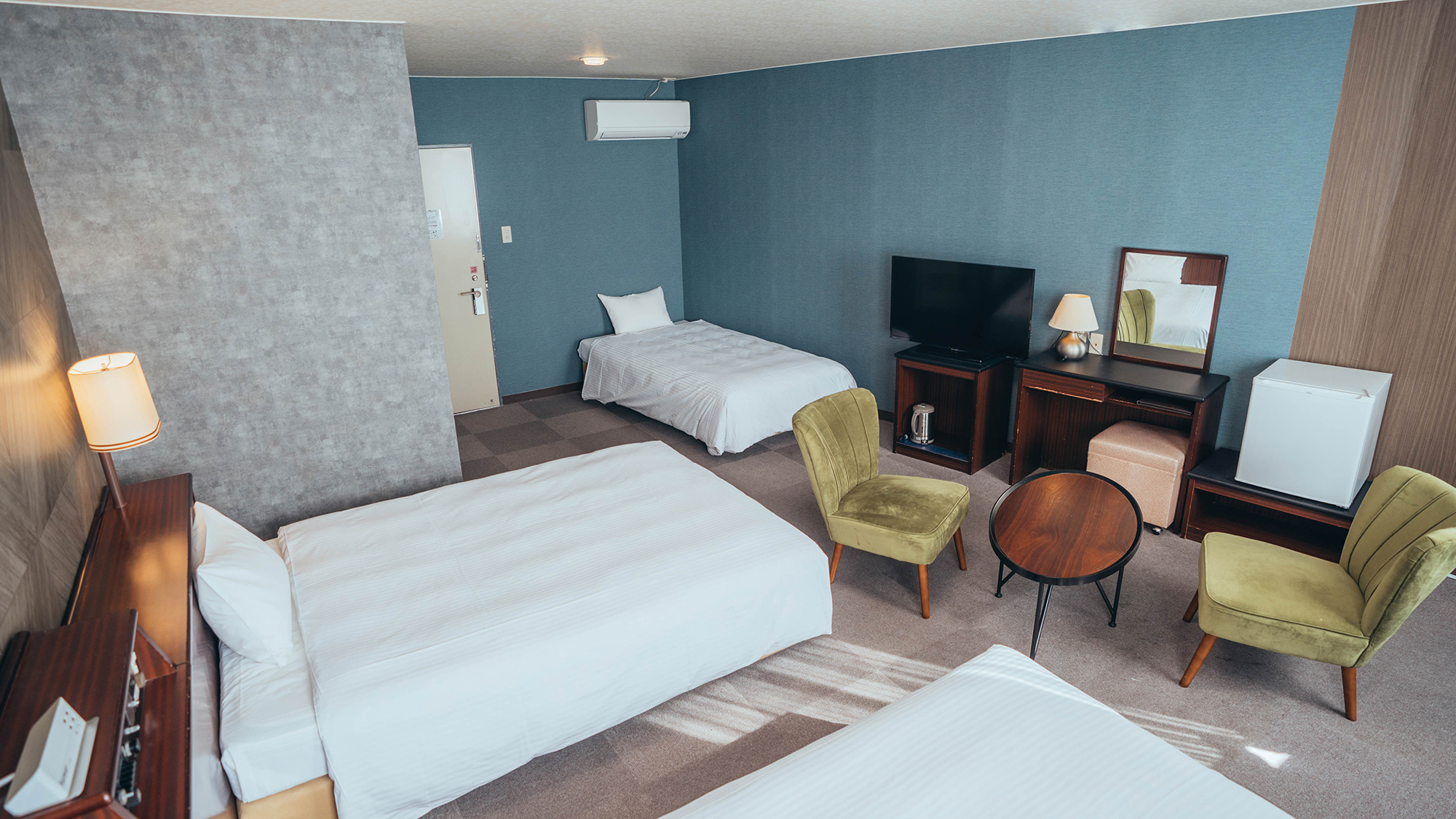 トリプルルーム【セミダブルベッド120cm&times;2台・シングルベッド100cm&times;1台】