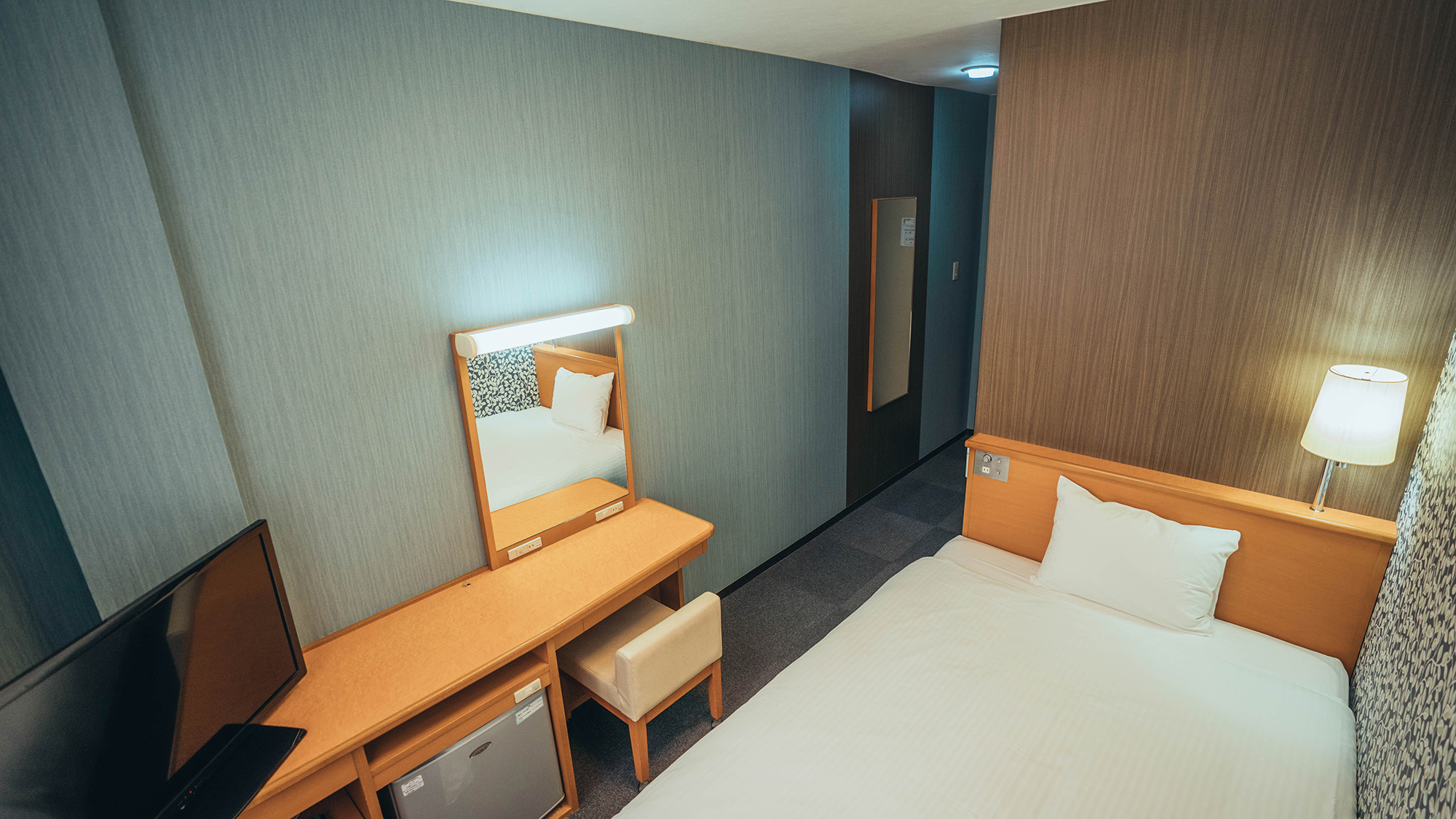 スタンダードシングルルーム【セミダブルベッド130cm】