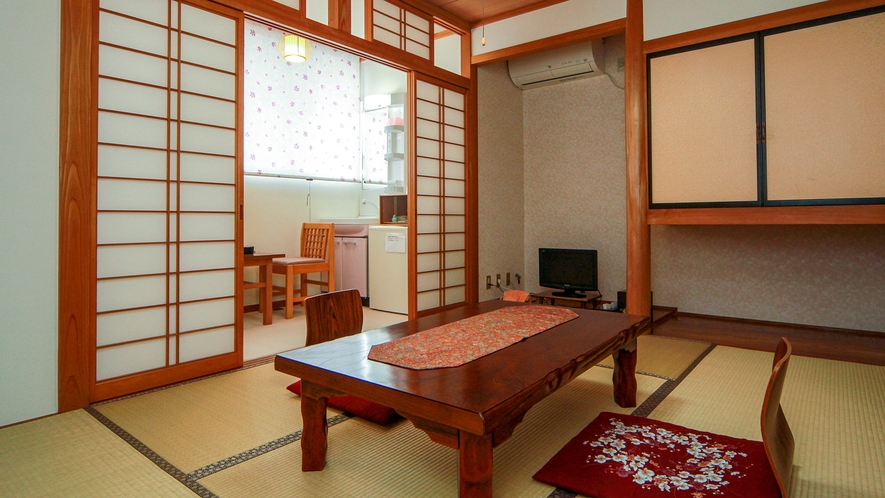 【客室一例・6畳】落ち着いた雰囲気の和室です。のんびりとお過ごしいただけます。
