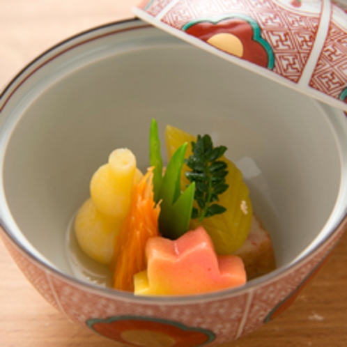 【京会席一例】小鉢：地場野菜の炊合せ