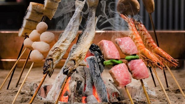 【囲炉裏で堪能】＜炭火焼懐石コース＞近江牛や岩魚など、目の前のいろりで料理人がおもてなし