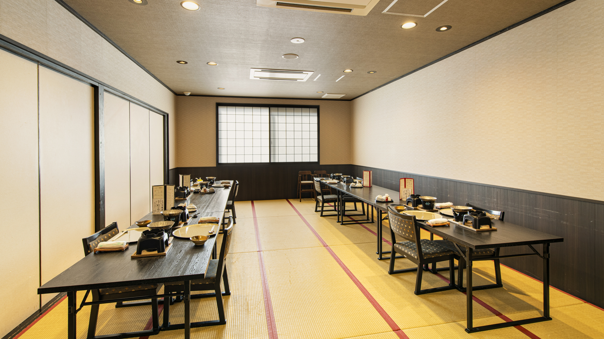 *【お食事会場】朝夕共にお食事はお食事会場にてご用意いたします。