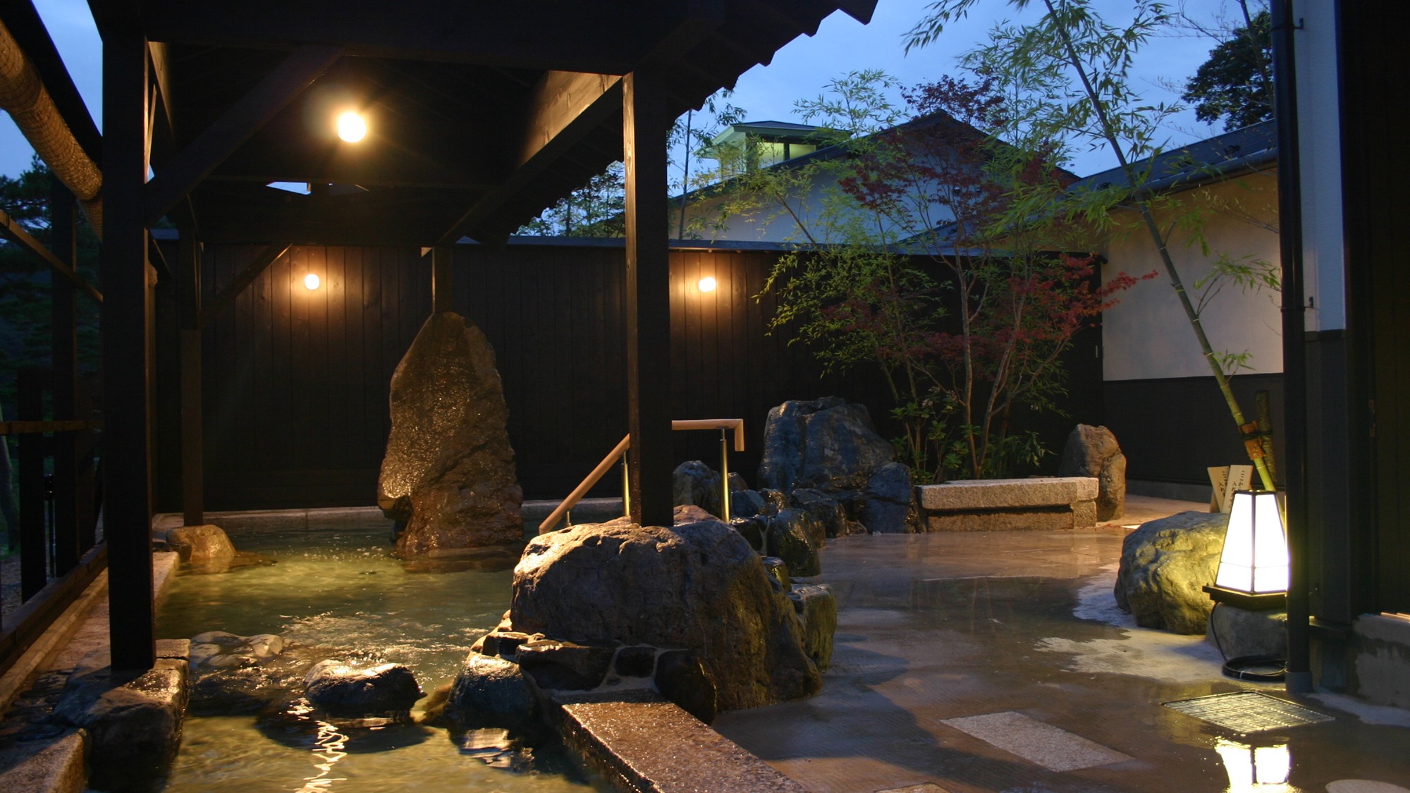 *【露天風呂】愛知川の自然が一望できる露天風呂