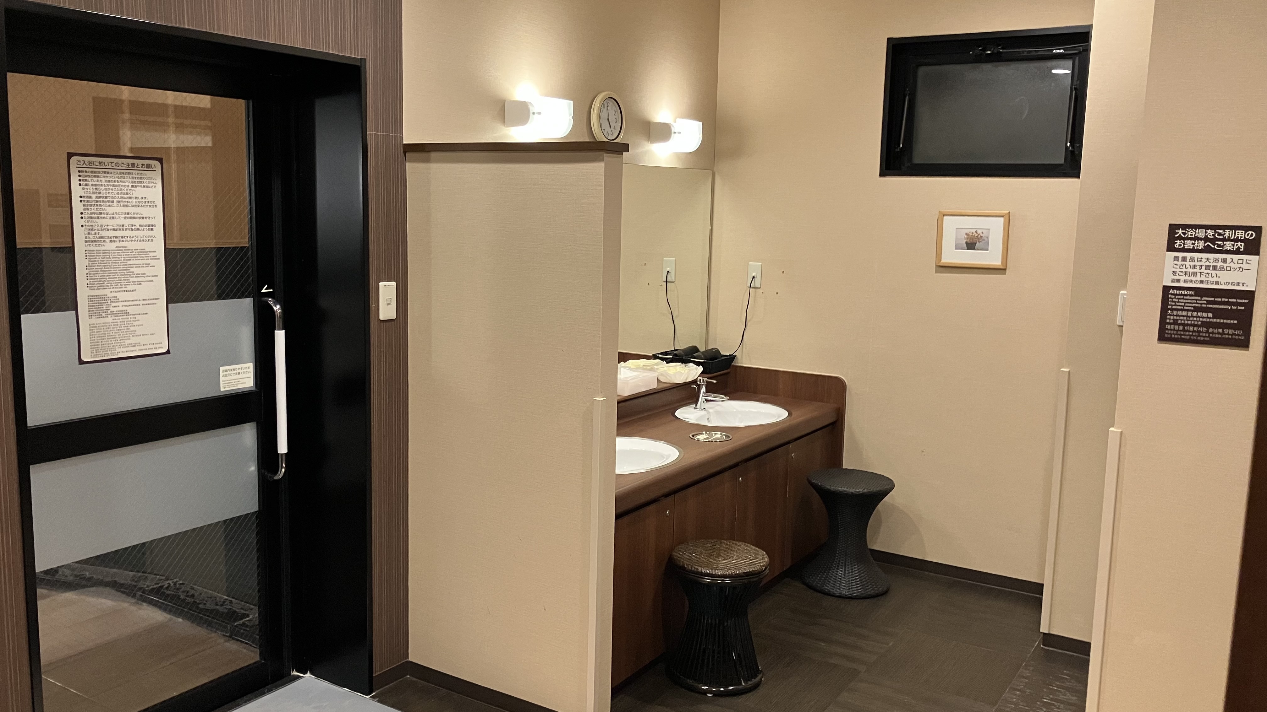 女性大浴場　更衣室