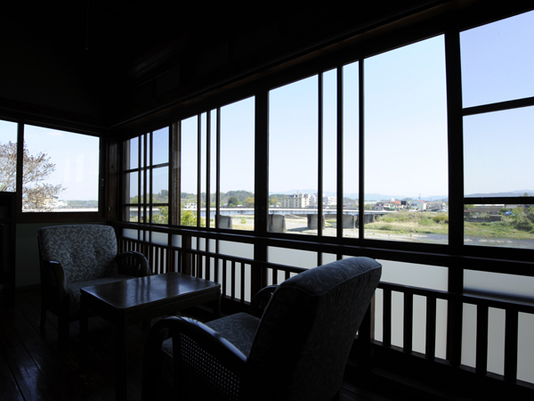 お部屋からは、球磨川を一望できます。