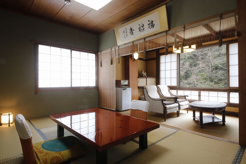 夢酔庵　眺望川沿い10畳和室　最上階（４階）　温泉風呂付 