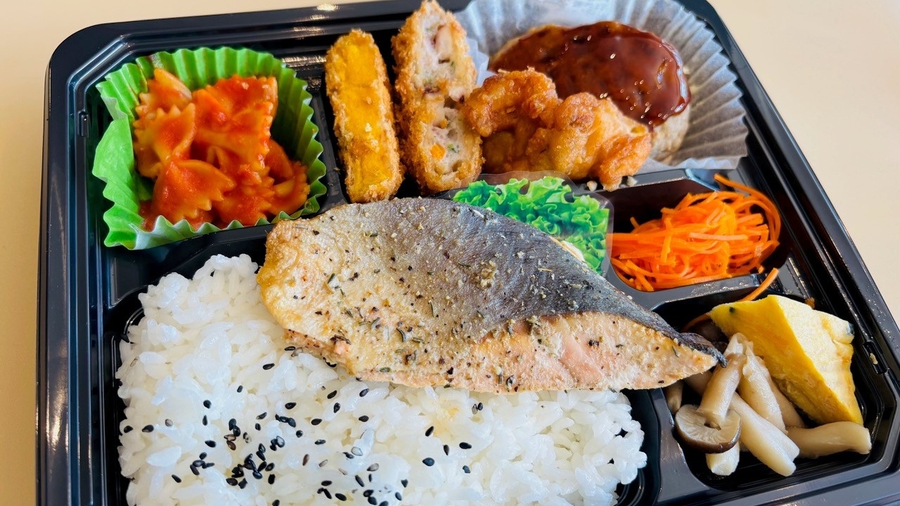 ご夕食は「5種類のシェフ手作り冷凍お弁当」からご選択♪／2食付