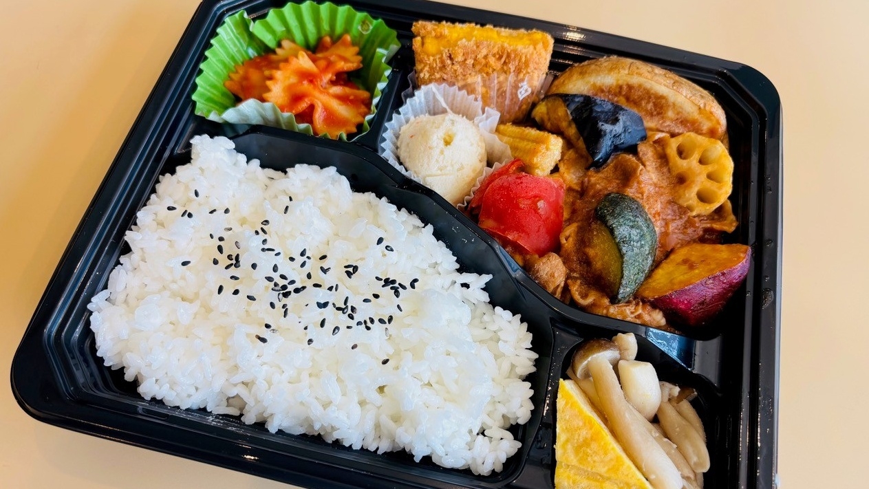 ご夕食は「5種類のシェフ手作り冷凍お弁当」からご選択♪／2食付