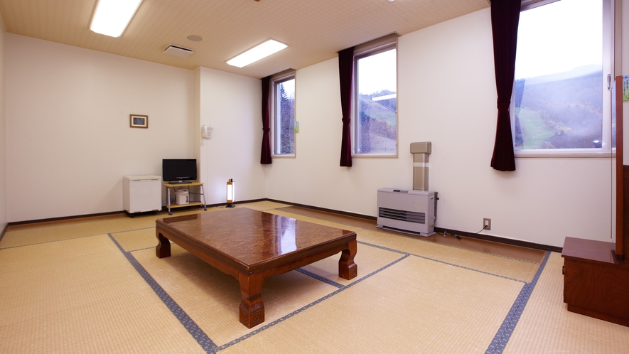 *和室10畳(一例)/1~4名様向けの広々としたお部屋です。