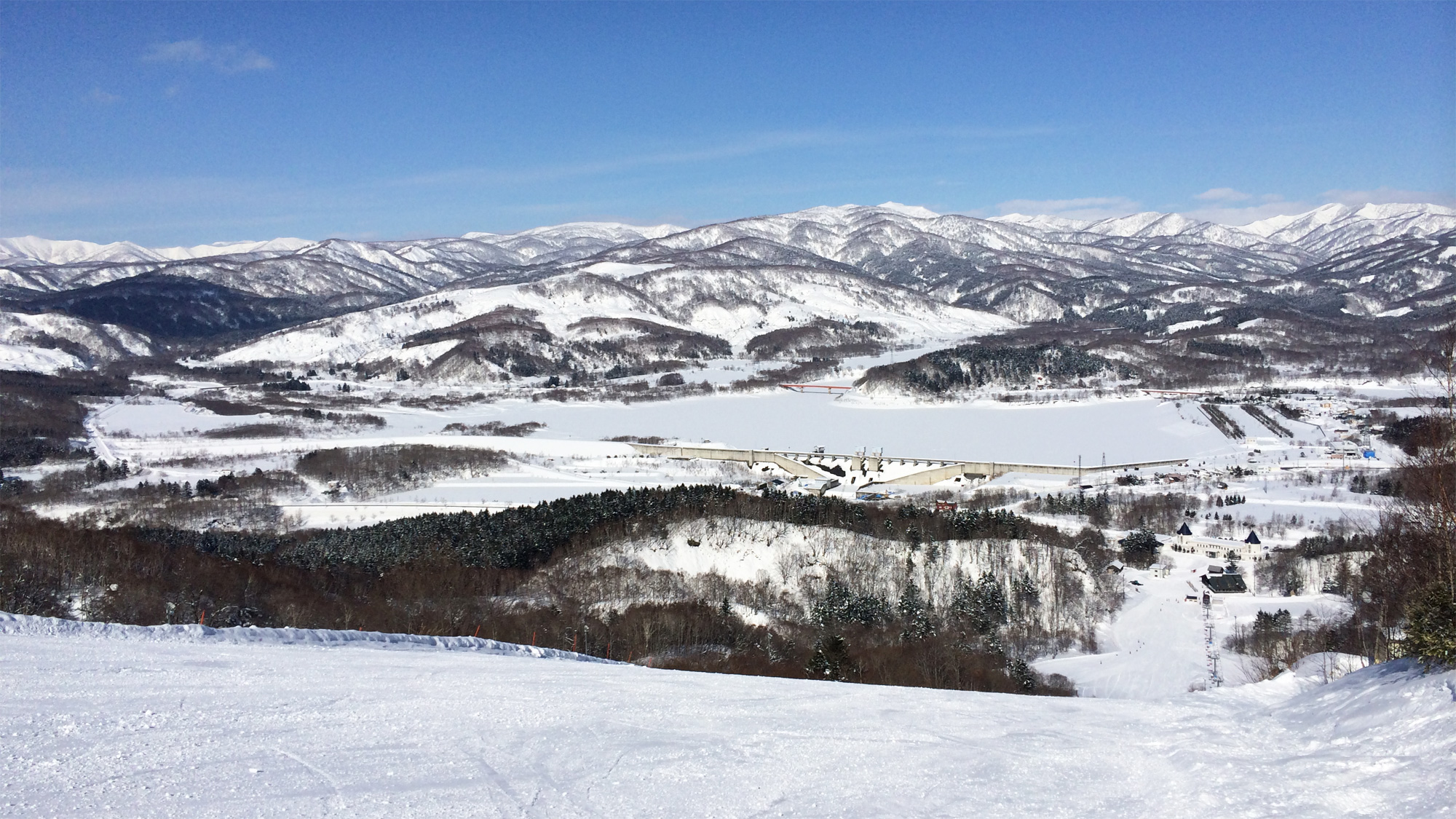 *ピリカスキー場／天気の良い日にはこのダイナミックな眺めを堪能できます！